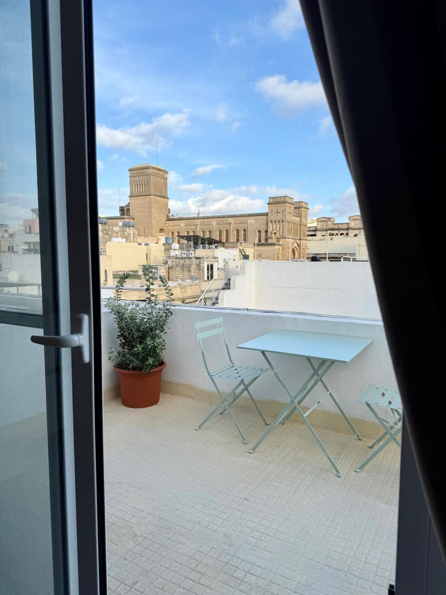 People & Places Sliema Extérieur photo